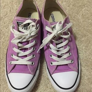 Converse purple/pink color sneaker